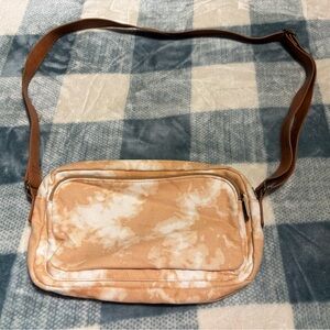 Thirty one tie-dye crossbody bag.
